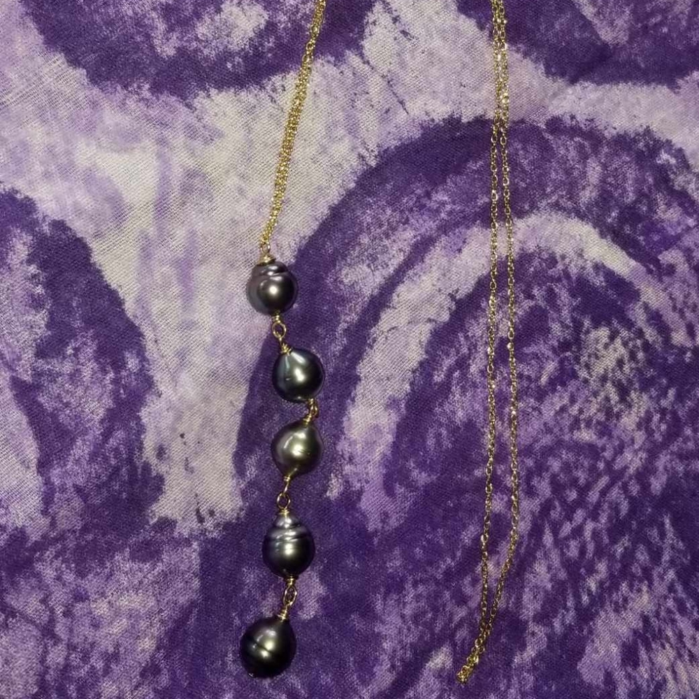 Trendy tahitian pearl necklace. 14k filled